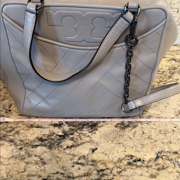 Tory Burch Light Gray Quilted Crossbody Bag Like New - Picture 14 of 15